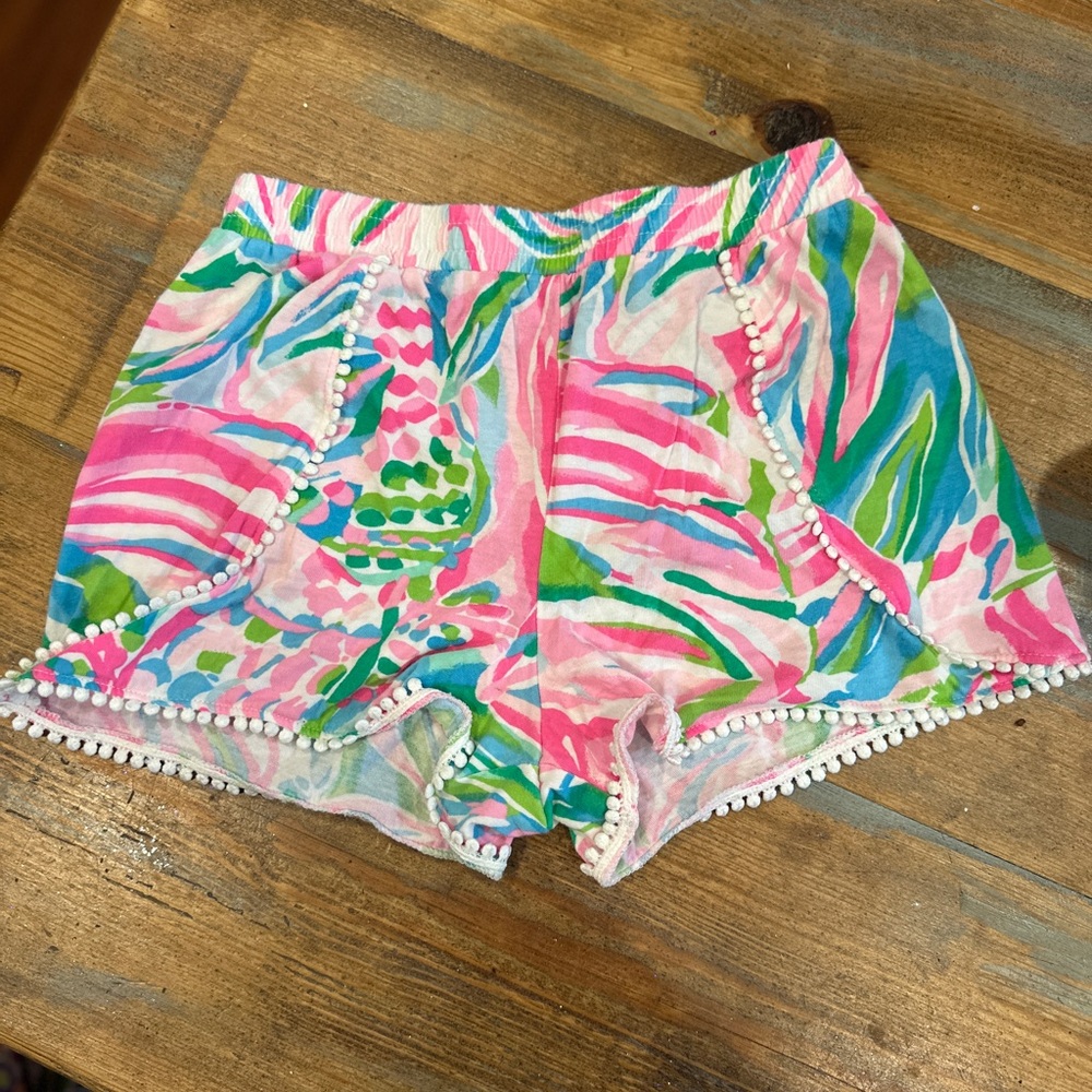 Girls Lilly Pulitzer shorts. Size M (6-7)